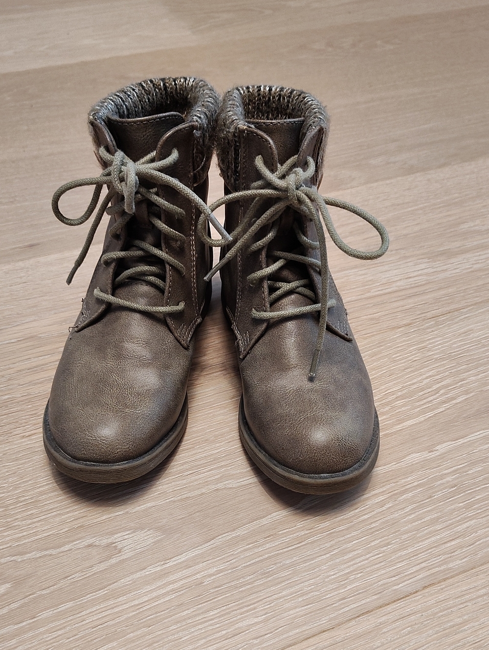 Girls' Faux Leather Lace-Up Winter Boots in Taupe